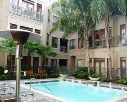 Lofts on Post Oak Sparkling Pool