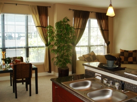 2222 Smith Street Apartments Kitchen