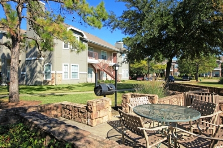 Trails at Rock Creek Apartments Outside BBQ