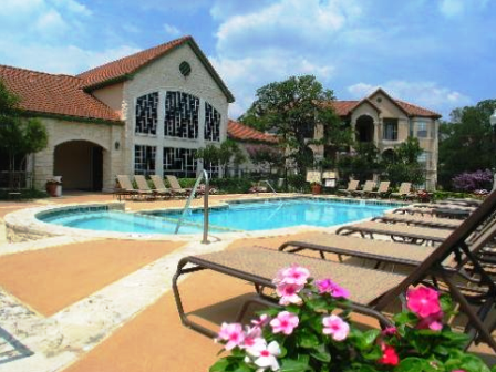 Sparkling Swimming Pool and Layout Area for Tanning at Austin Apartments near Town Lake