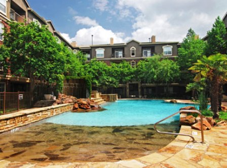 Sparkling Pool at Byran Place Apartments in Dallas, TX