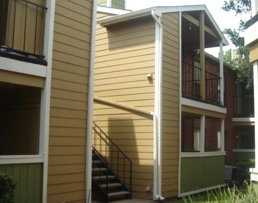 3-Story Houston Medical Center Apartments