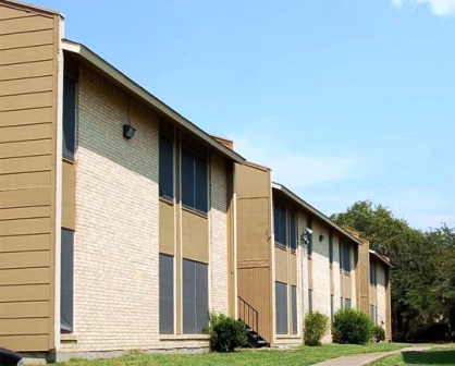 Exterior of Mira Vista Apartments