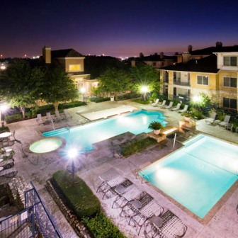 Exterior View of Regency Park Apartments
