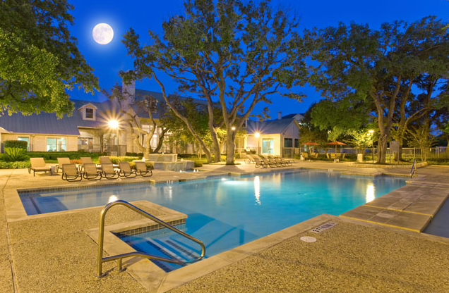 Night life at preserve at rolling oaks apartment