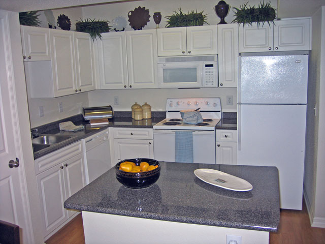 Gourmet Kitchens at these Houston Memorial Heights Apartments