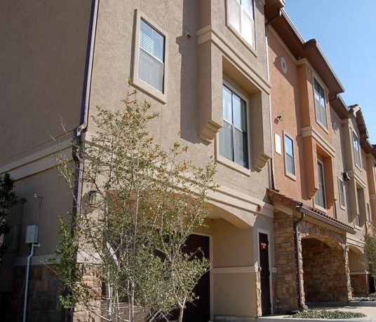 Photos of Lincoln Lakeside Apartments