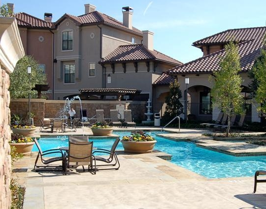 Photos of Lincoln Lakeside Apartments