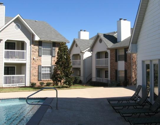 Pool Area at Estrada Oaks Apartments