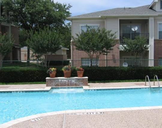 Exterior Pool View of East Fort Worth Apartments