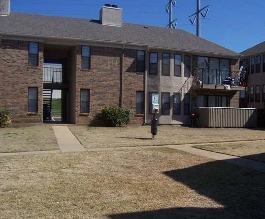 Saddle Creek Apartments Exterior