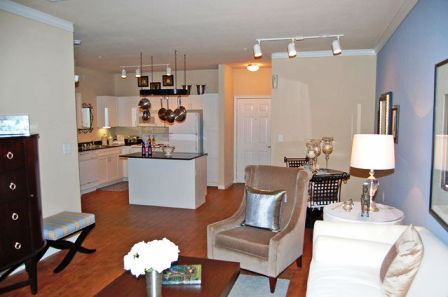 Marquis at Texas Street offers Harwood Floors