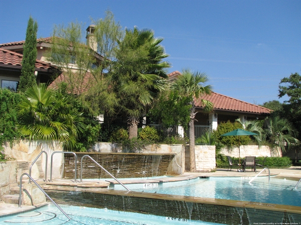 Poolside Wi-Fi Access at Hollywood Park, TX Apartments