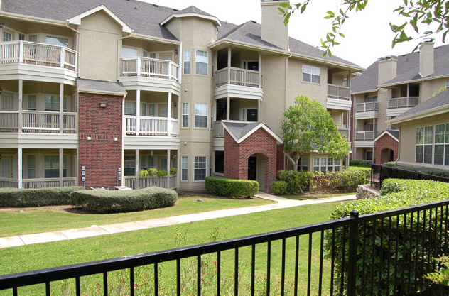 Photos of Manor at Castle Hills Apartments