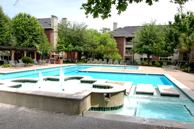 Photos of Manor at Castle Hills Apartments