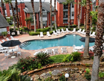 Versailles Park Apartments Photos
