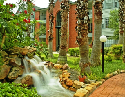 Versailles Park Apartments Photos