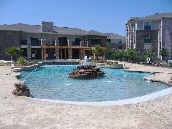 Pool at Alexan Vistas Apartments