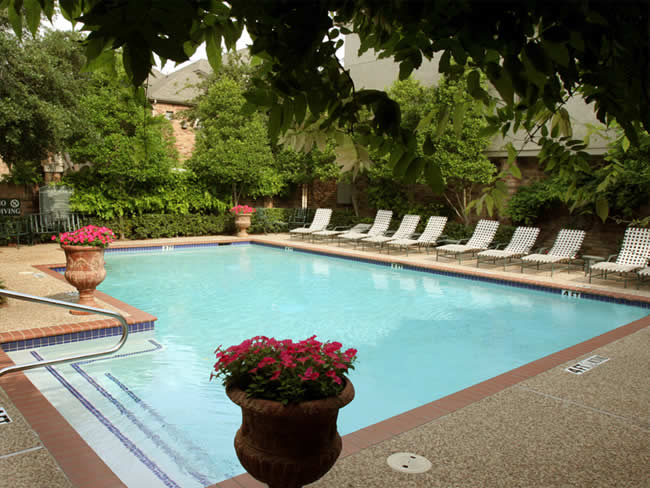 Sparkling Pool at The Reserve Apartments