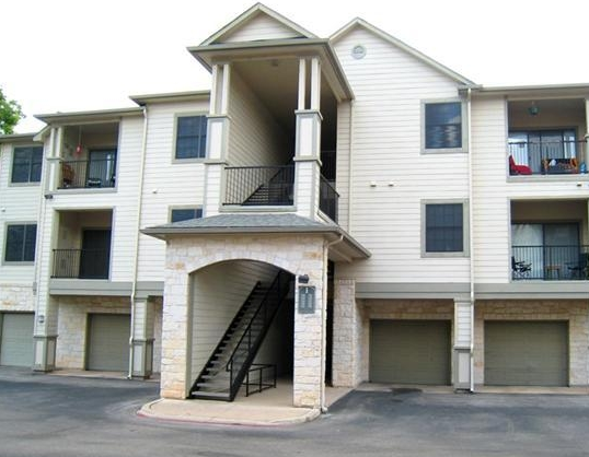 Exterior View of Ventana Oaks Apartments