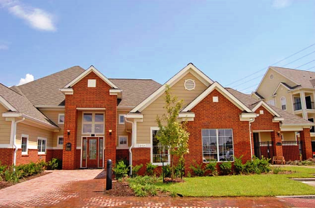 Alt Crossing Apartments Exterior