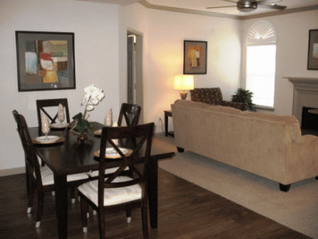 Phoenician Apartments - Dining Area