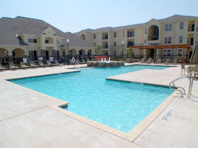 Sparkling Pool at Gateway Park Apartments