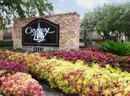 Entrance to Crystal Bay Apartments in Webster