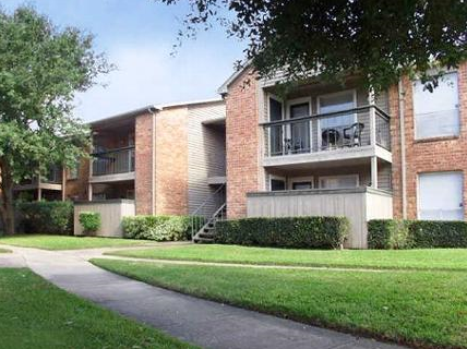 Exterior View of Webster Texas Apartments