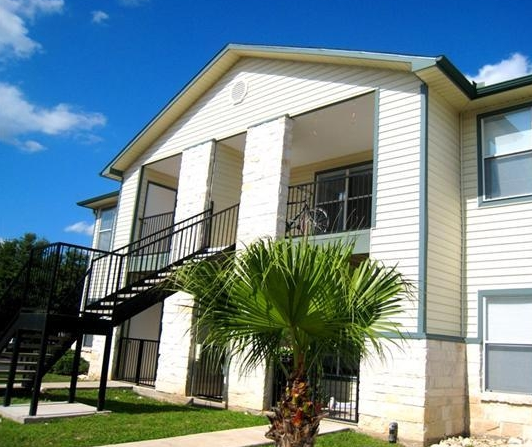 Exterior View of Middle Brook Gardens Apartments