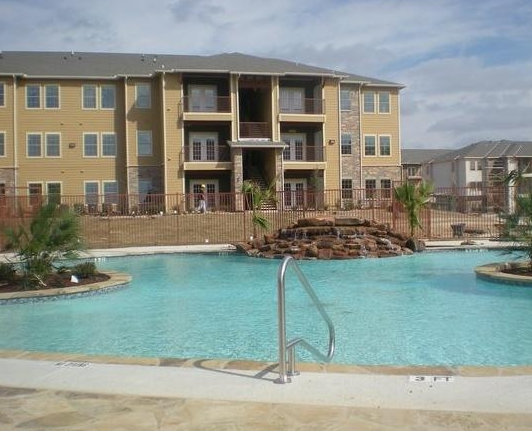 Vantage at Buda Apartments with Sparkling Pool