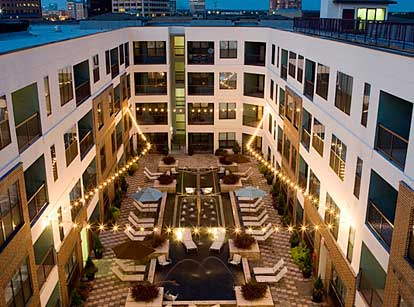 Photos of AMLI Quadrangle Apartments