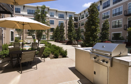 Pool BBQ at Sawyer Heights Lofts in Houston