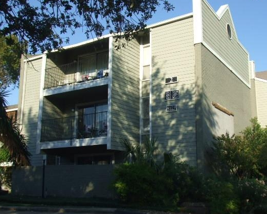 Bayou Park Apartments in Houston Memorial Heights