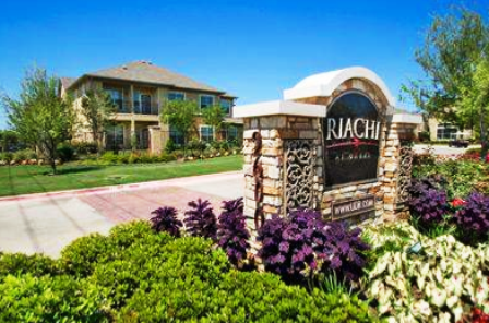 Riachi at ONE21 Entrance