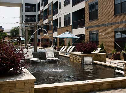 AMLI Quadrangle Pool with Fountains
