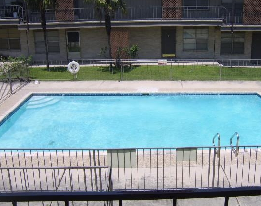Northeast San Antonio Apartments with Sparkling Pool