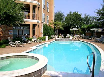 Sparkling Pool at these Downtown Fort Worth Apartments