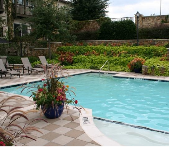 ESTANCIA TOWNHOMES POOL