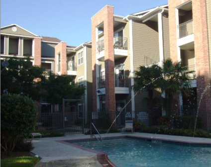 Pool Area at Washington Courtyards Apartments in Houston