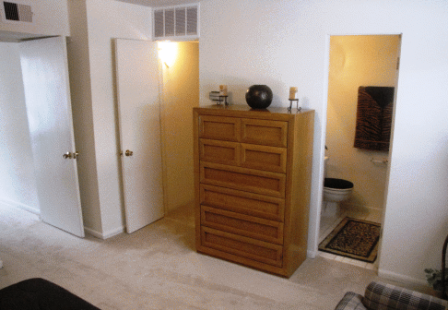 Spacious Bedrooms for Rent at Galleria Apartments