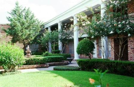 Exterior View at Galleria Apartments