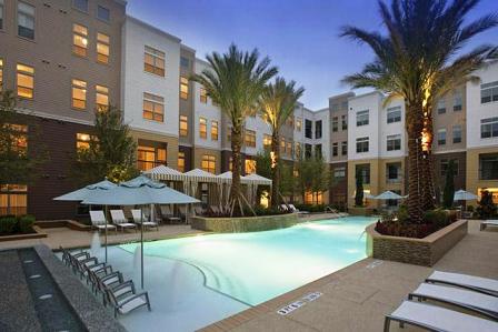 Voyager at Space Center Apartments