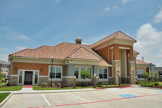 The Lynn at Country Club Apartments