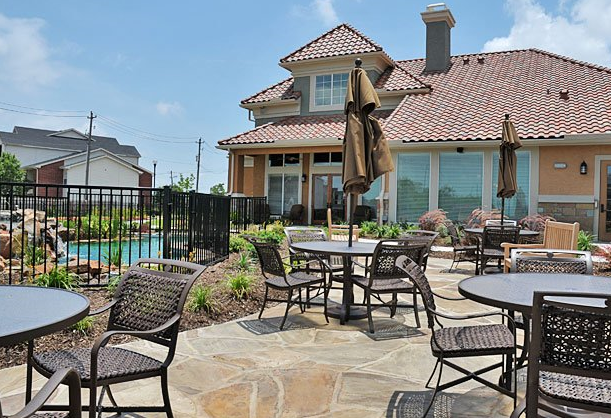 The Lynn at Country Club Apartments