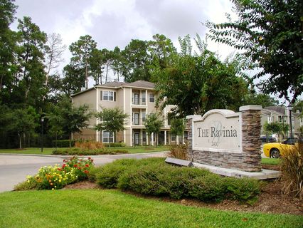 Entrance Sign of The Ravinia Apartments