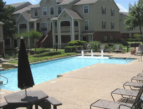 Arbors of Central Park Apartments Pool