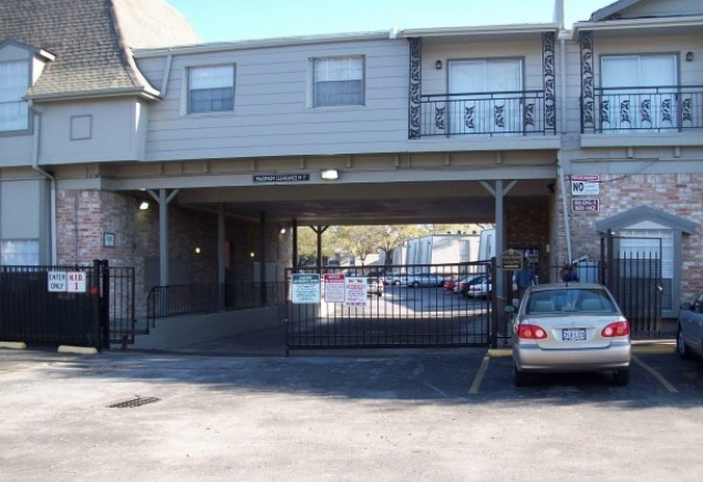 Exterior View of University of Houston Apartments
