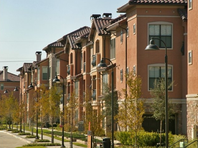Exterior View of La Villita Apartments Irving, TX