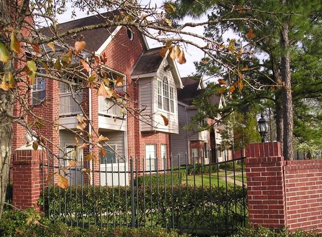 Exterior View of Huntington Woods Apartments